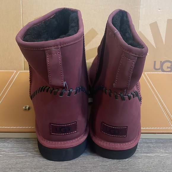 Brand New Men’s UGG Classic Mini Deco Maroon Suede Sheepskin Ankle Winter Boots - Picture 4 of 6